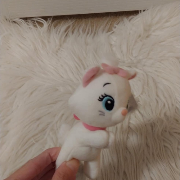 ❤️FIRM! DISNEY PARKS THE ARISTOCATS MARIE PLUSH MAGNET - Picture 5 of 9